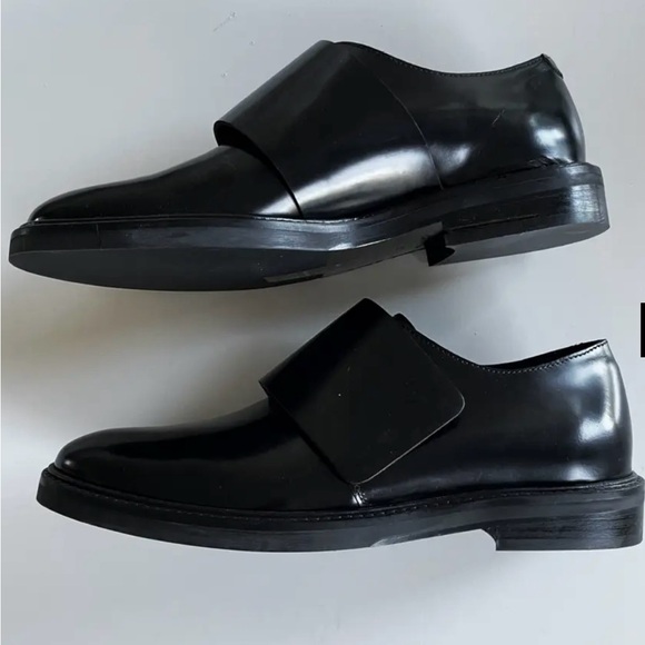 COS leather velcro Wrap-over loafer, so comfortable and easy going shoe. - Picture 5 of 13